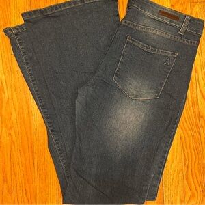 women's dark blue jeans
